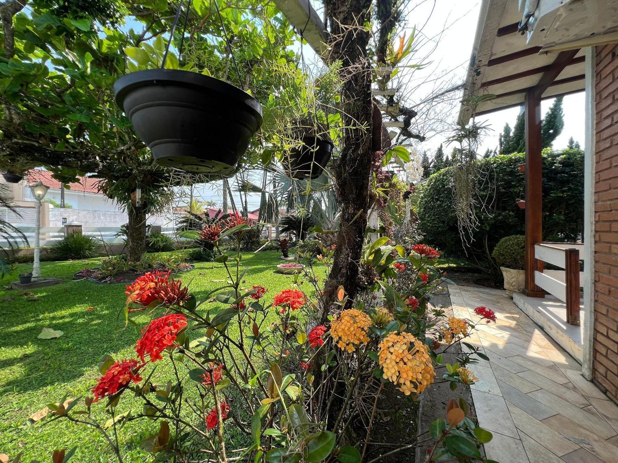 Casa Agradavel Com Piscina, A Poucos Passos Da Praia Peruíbe 外观 照片